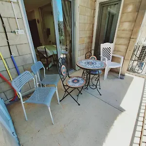 Apartment Segal In