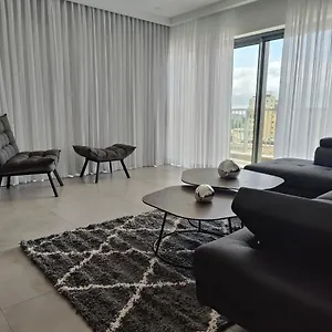 Apartment Savyon View Tower - 2br *