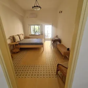 Bright, Quiet Charming Getaway Ideally Located Apartment