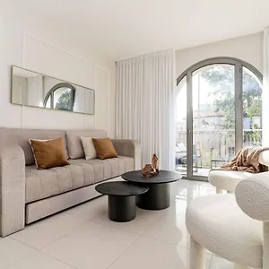 Stunning 1 Bdm Shaul Adler St *