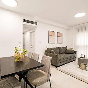 Stylish 2-bedroom Near Major Attractions Apartment