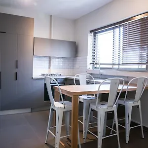 Charming & Beautiful 2 Bedroom Apt Apartment *