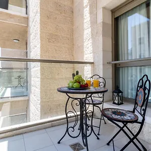 Luxury One-bedroom Apartment/parking In Center *