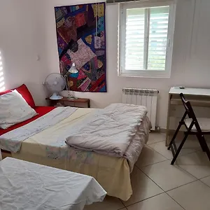 Homestay Jerusalem Private Suite- Arnona Neighborhood Steps From Tayelet Promenade Jerusalem