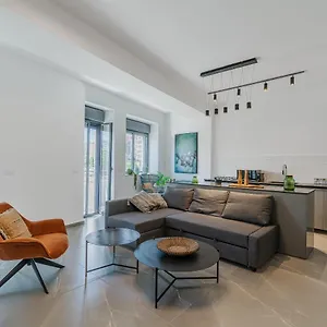 Amazing 2br Agripas By Holiday Apartment