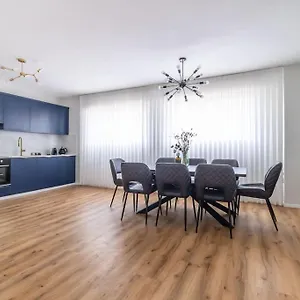 New Modern 《3bdr》best Location Apartment *