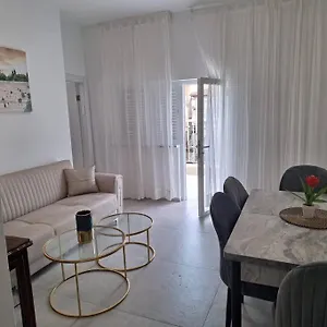 Modern 2 Bedroom With Private Balcony Apartment