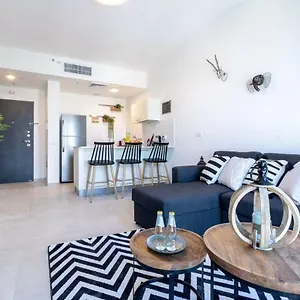 Modern 1bdr In Area