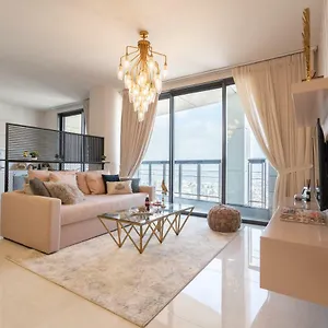 Royal J-tower Luxury *