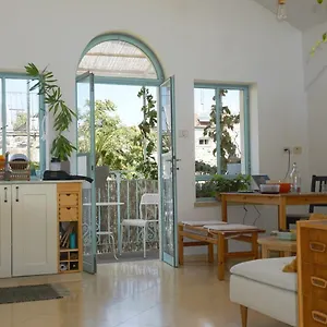 Dirapo Nahlaot Roof-level Studio Jerusalem
