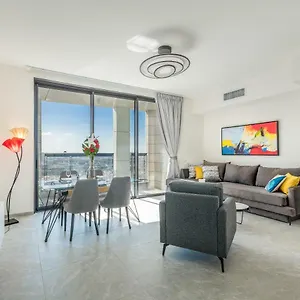 J Tower - Fantastic View - Location - Private Parking Apartment *