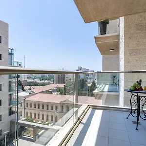 Apartment Luxury One-bedroom Apartment/parking In Center *